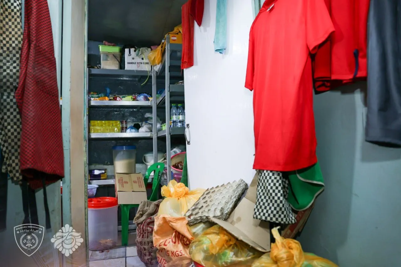 އިމިގްރޭޝަނުން ބަލައި ފާސްކުރި ތަނެއް: ފޮޓޯ/ އިމިގްރޭޝަން