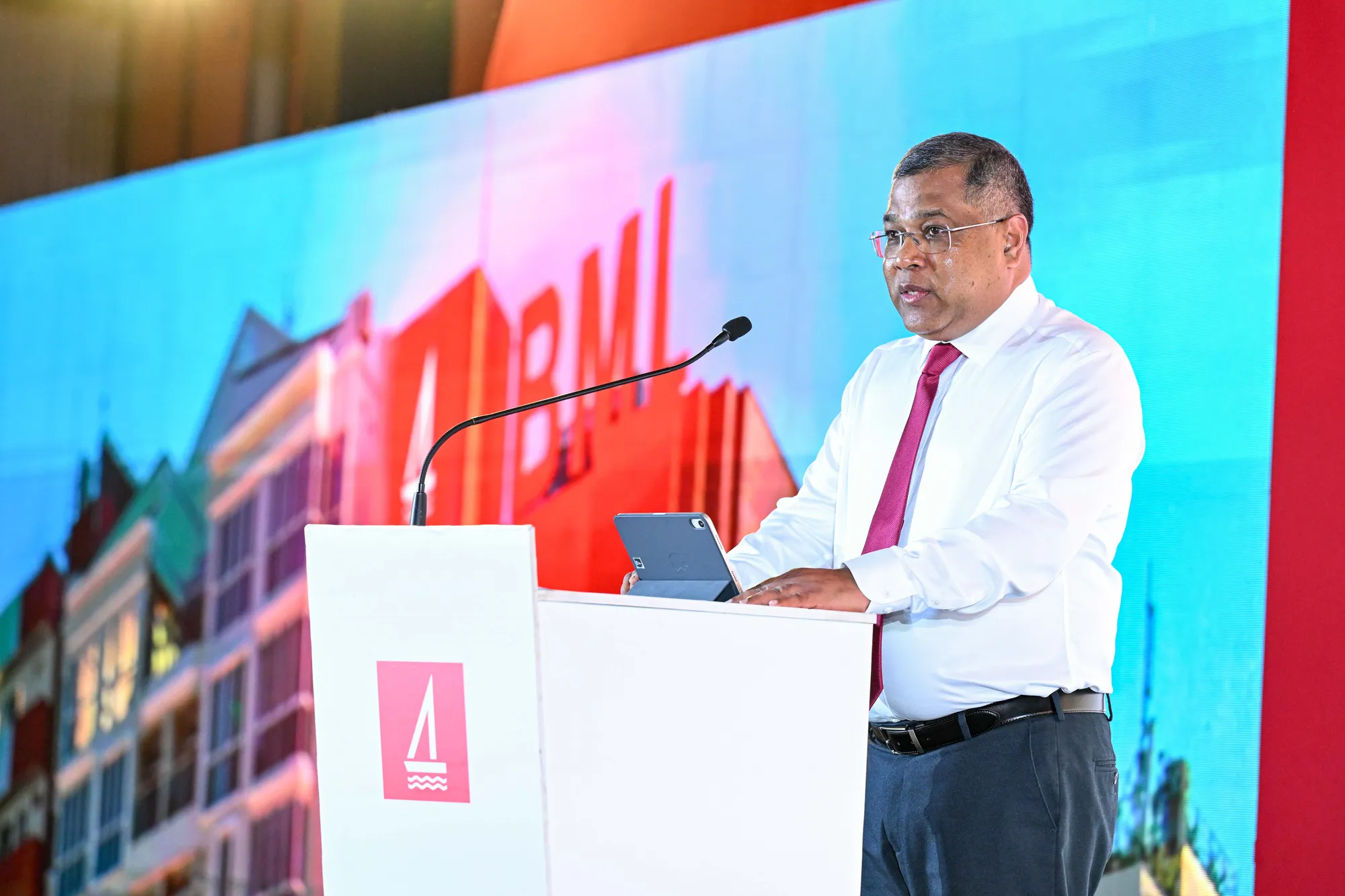 ސައުވީސް އަހަރުތެރޭ ބެހެއްޓި އޭޓީއެމަށްވުރެ އަހަރު ދުވަހުން ބެއްޓި އޭޓީއެމް ދެގުނަ އިތުރު