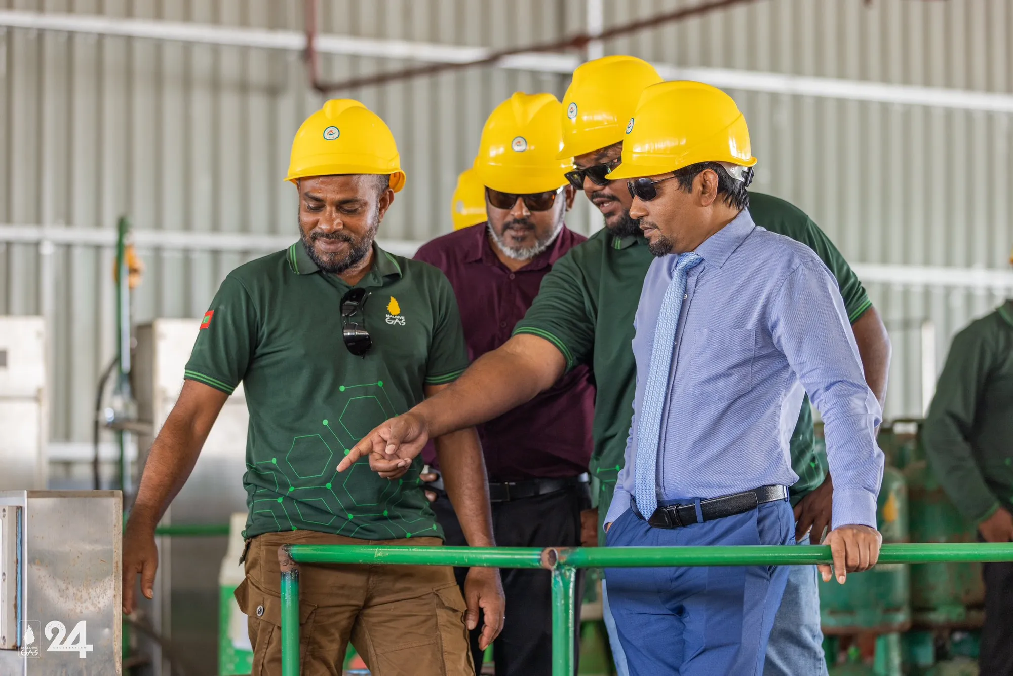 ގޭސް ކުންފުނީގެ އެމްޑީ ކުންފުނީގެ ބައެއް މުވައްޒިފުންނާއެކު -- ފޮޓޯ: މޯލްޑިވްސް ގޭސް