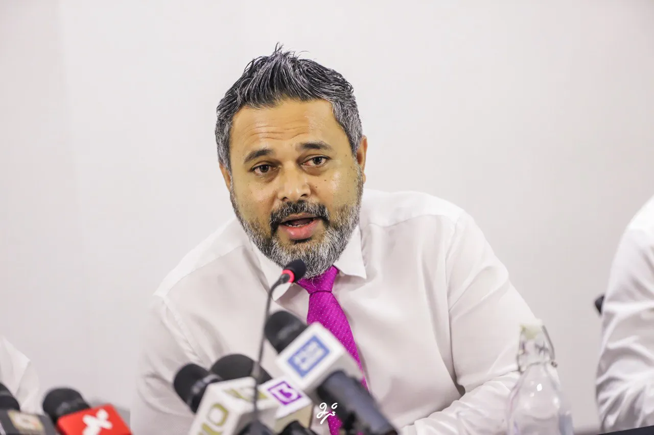 ޕީޕީއެމަށް މޮޅު ގޮތް ކިޔައިދޭން ނޫޅުއްވާ، ހެޔޮނުވާނެ! : އިދިކޮޅު