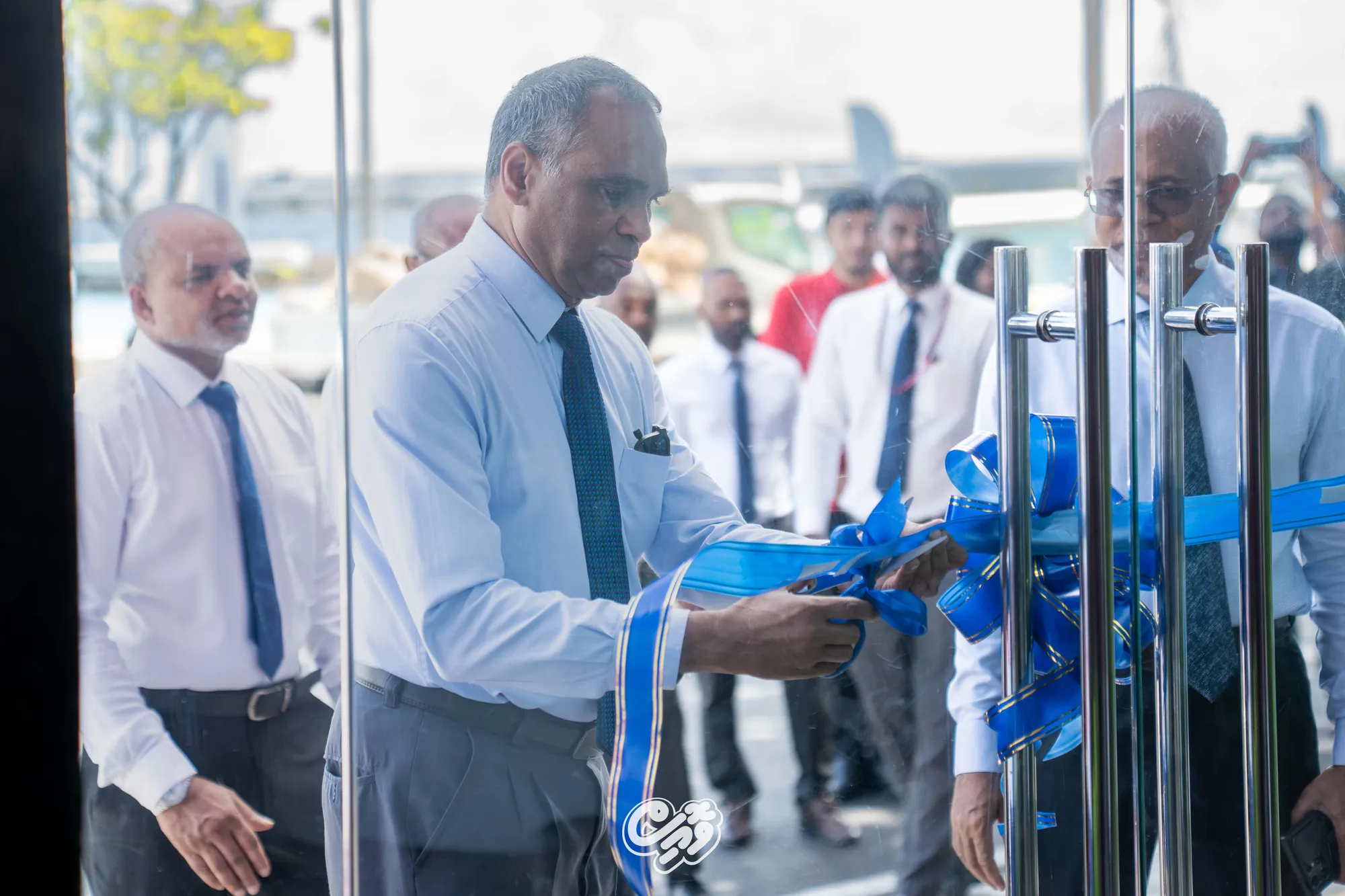 ޕޯސްޓް އޮފީހުގެ ތިރީބައިގައި ޕިކްޕޯސްޓެއް ހުޅުވުން
