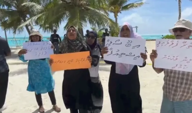 ރައީސް ޞާލިހު ކެލާ އަށް ވަޑައިގެންނެވުމުން އިސްތިއުފާއަށް ގޮވައި އިހްތިޖާޖު ކޮށްފި!