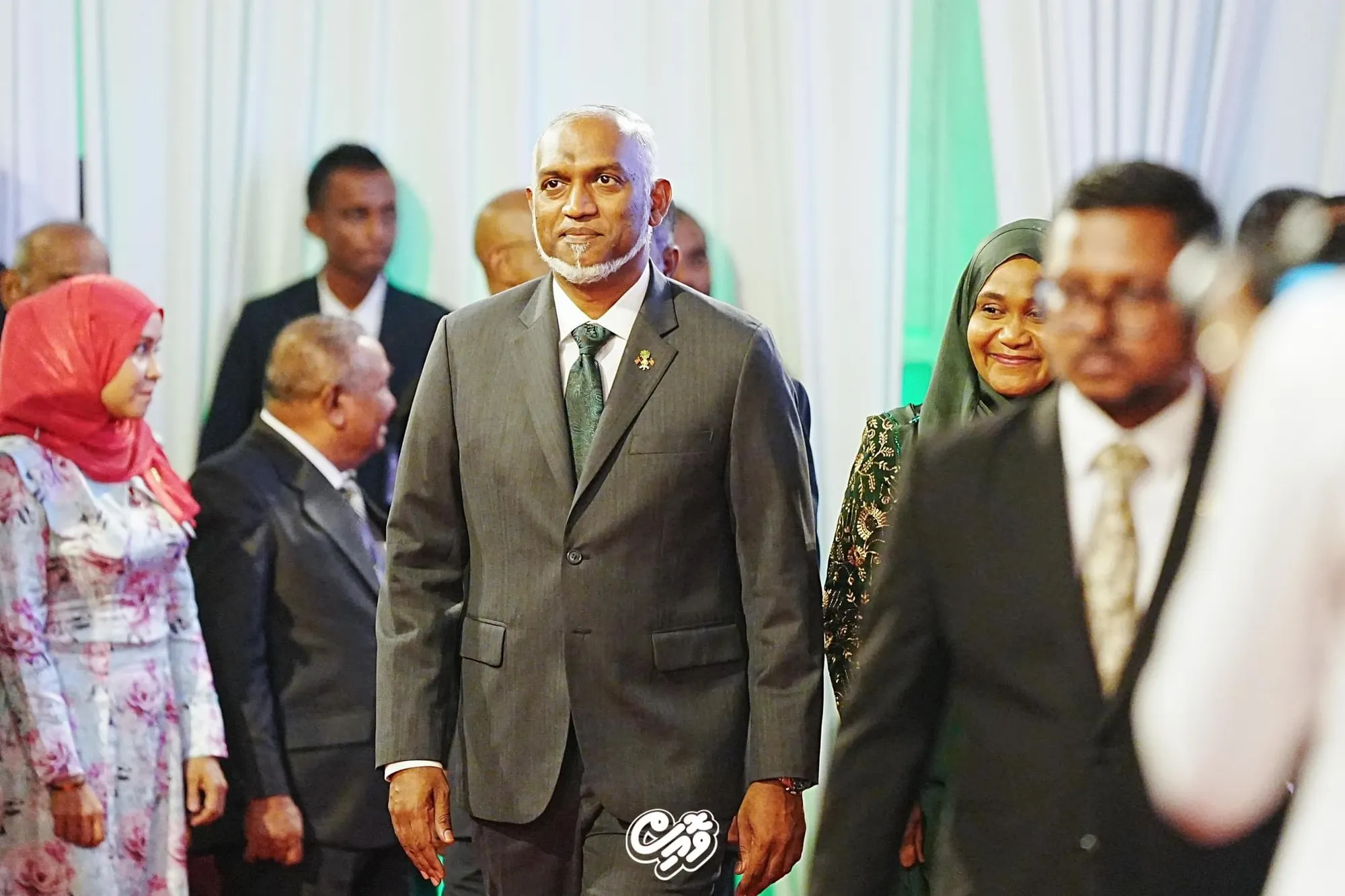 ޖުމްހޫރީ ދުވަހުގެ ޖަލްސާއަށް ރައީސް މުޢިއްޒު ވަޑައިގަންނަވަނީ: ފޮޓޯ/ ވޮއިސް