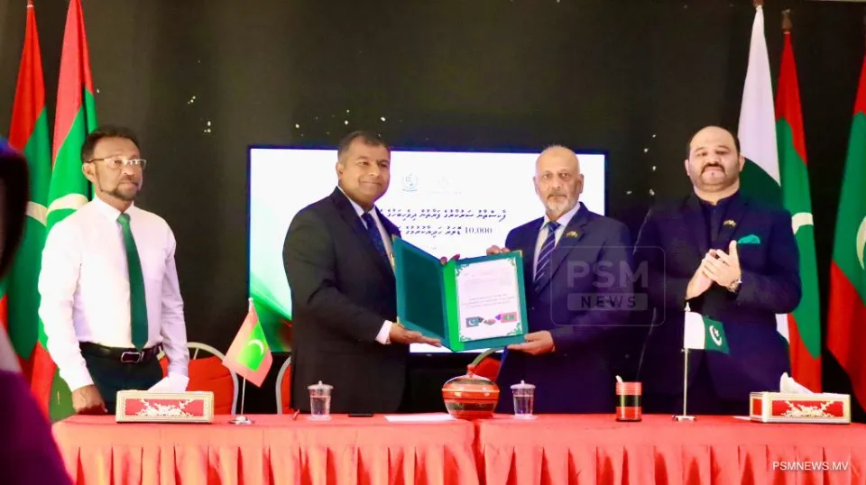 ޕާކިސްތާނު ސަރުކާރުގެ ފަރާތުން ދިވެހިބަހުގެ އެކެޑަމީއަށް 10،000 ޑޮލަރު ހަދިޔާކޮށްފި