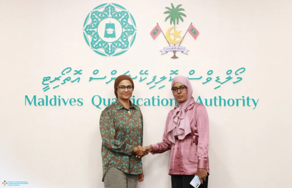 އެމްކިއުއޭގެ ސީއީއޯ ފިޒާނާ އަދި މަތީ ތަޢުލީމާއި މަސައްކަތްތެރިކަމާއި ހުނަރުތައް ތަރައްޤީކުރުމާ ބެހޭ ވަޒީރު - ފޮޓޯ: އެމްކިއުއޭ