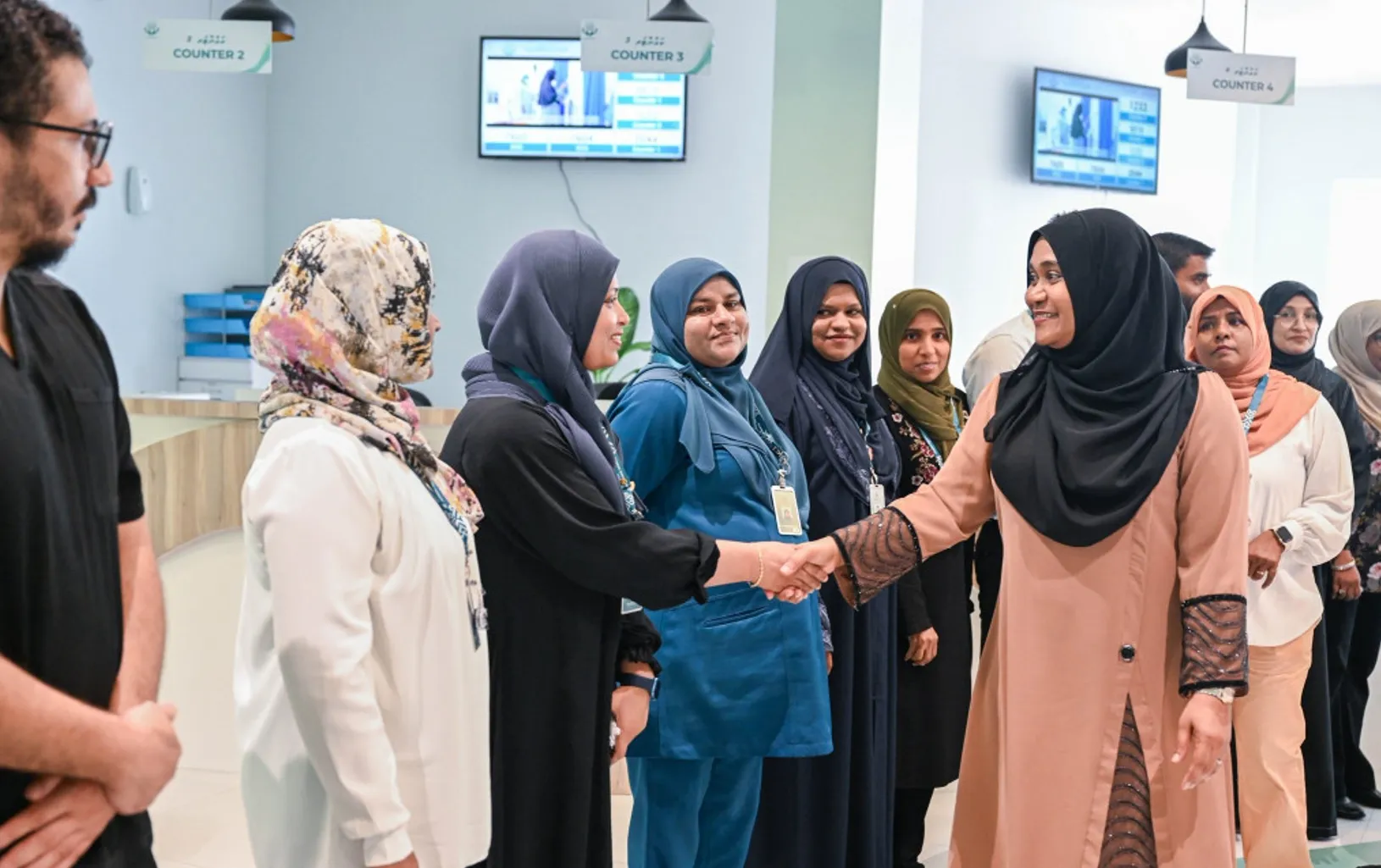 ރައީސުލްޖުމްހޫރިއްޔާގެ އަނބިކަނބަލުން ސާޖިދާ މުޙައްމަދު ކުޅުދުއްފުށި ރީޖަނަލް ހޮސްޕިޓަލަށް ޒިޔާރަތްކުރެއްވުން /ފޮޓޯ: ރައީސް އޮފީސް