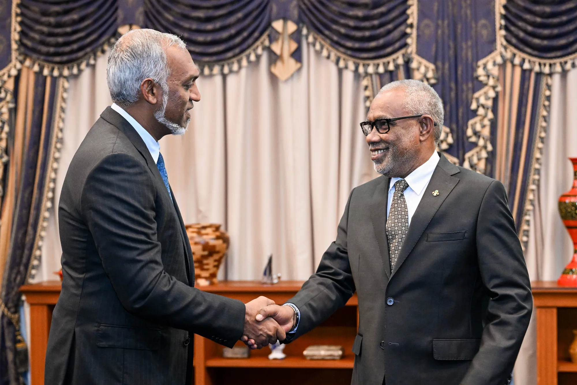 ދިވެހިރާއްޖޭގެ ކަންކަން ބާރު ދުވެލީގައި ކުރިއަށް ގެންދިއުމަށް ރައީސް މުއިއްޒުއާއި މަޖިލިސް ރައީސް މަޝްވަރާކުރައްވައިފި