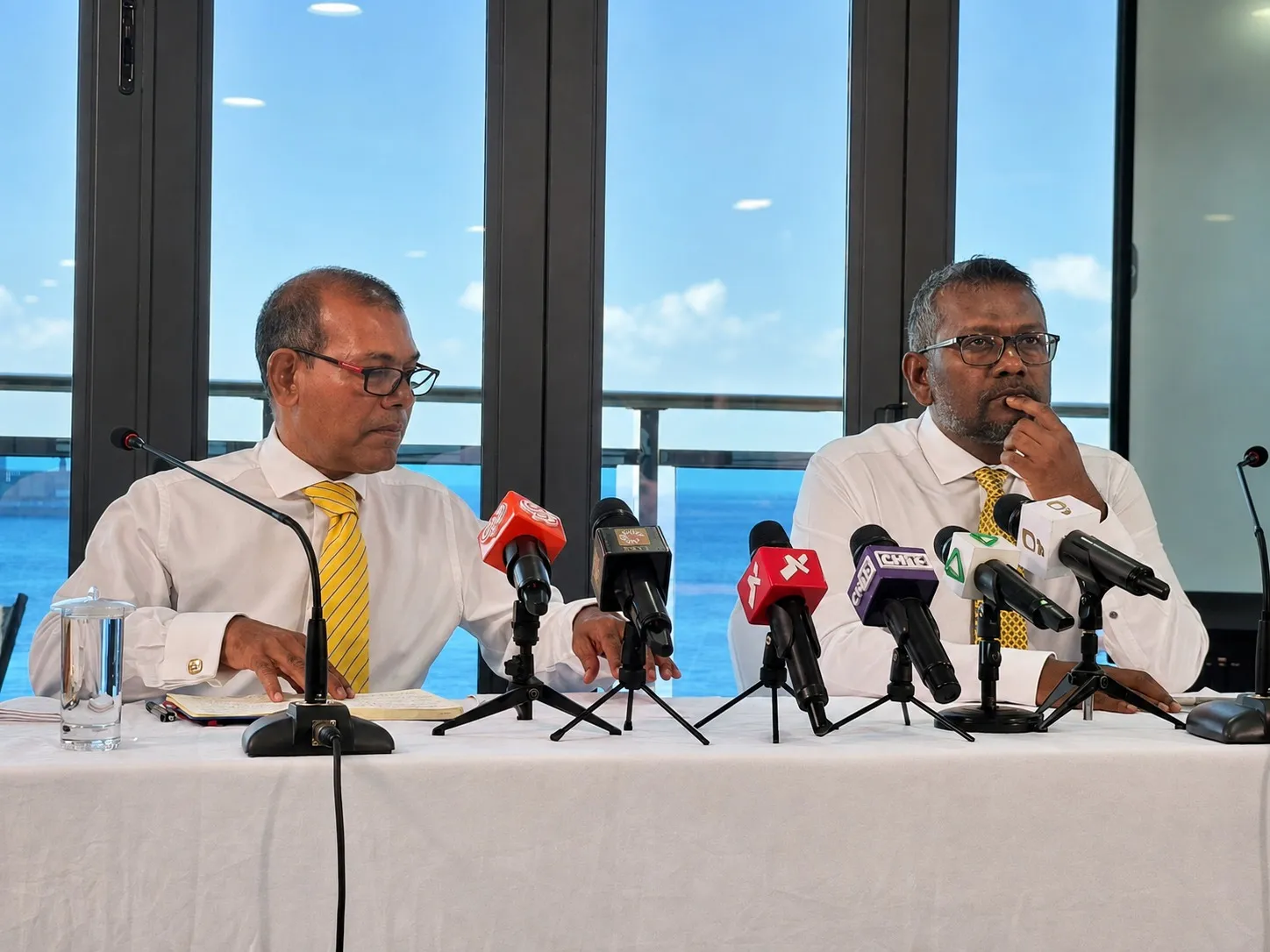 ފައްޔާޒް އަދި ރައީސް ނަޝީދު ބޮޑުބަދަލު ފެށުމުގެ ޕްރެސްގައި... ފޮޓޯ: ވޮއިސް