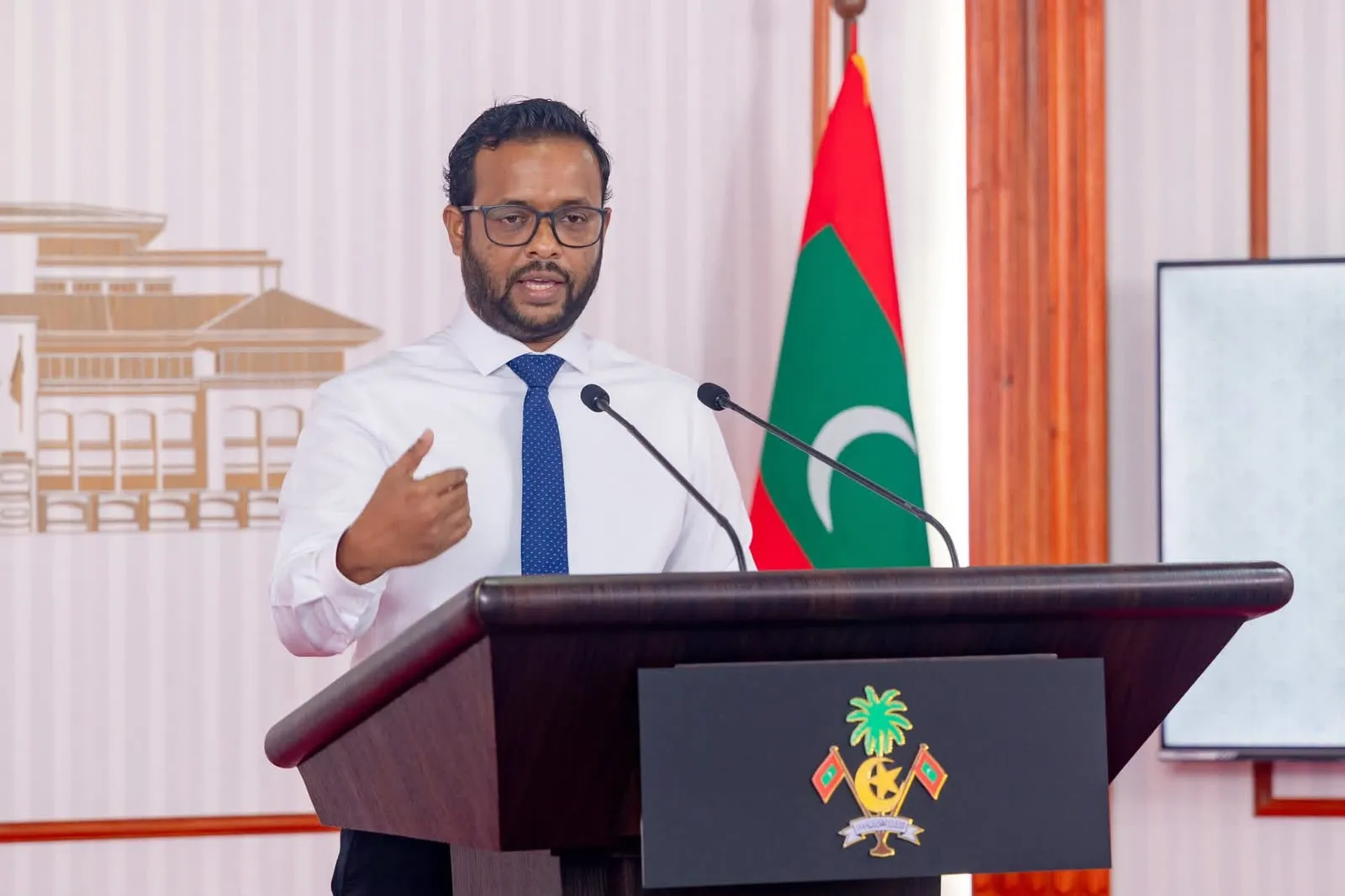ހައުސިން މިނިސްޓަރު ޑރ އަބްދުލް މުއްތޮލިބް -- ފޮޓޯ: ހައުސިން މިނިސްޓްރީ