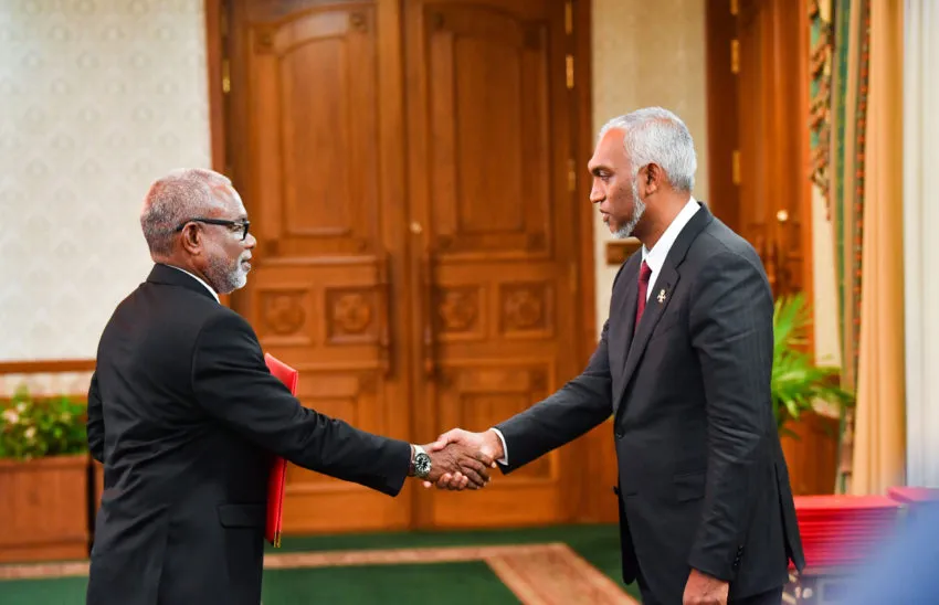ރައީސުލްޖުމްހޫރިއްޔާ ޑރ މުހައްމަދު މުޢިއްޒާއި އަބްދުއއރަހީމް އަބްދުالله- ފޮޓޯ/ ރައީސް އޮފީސް