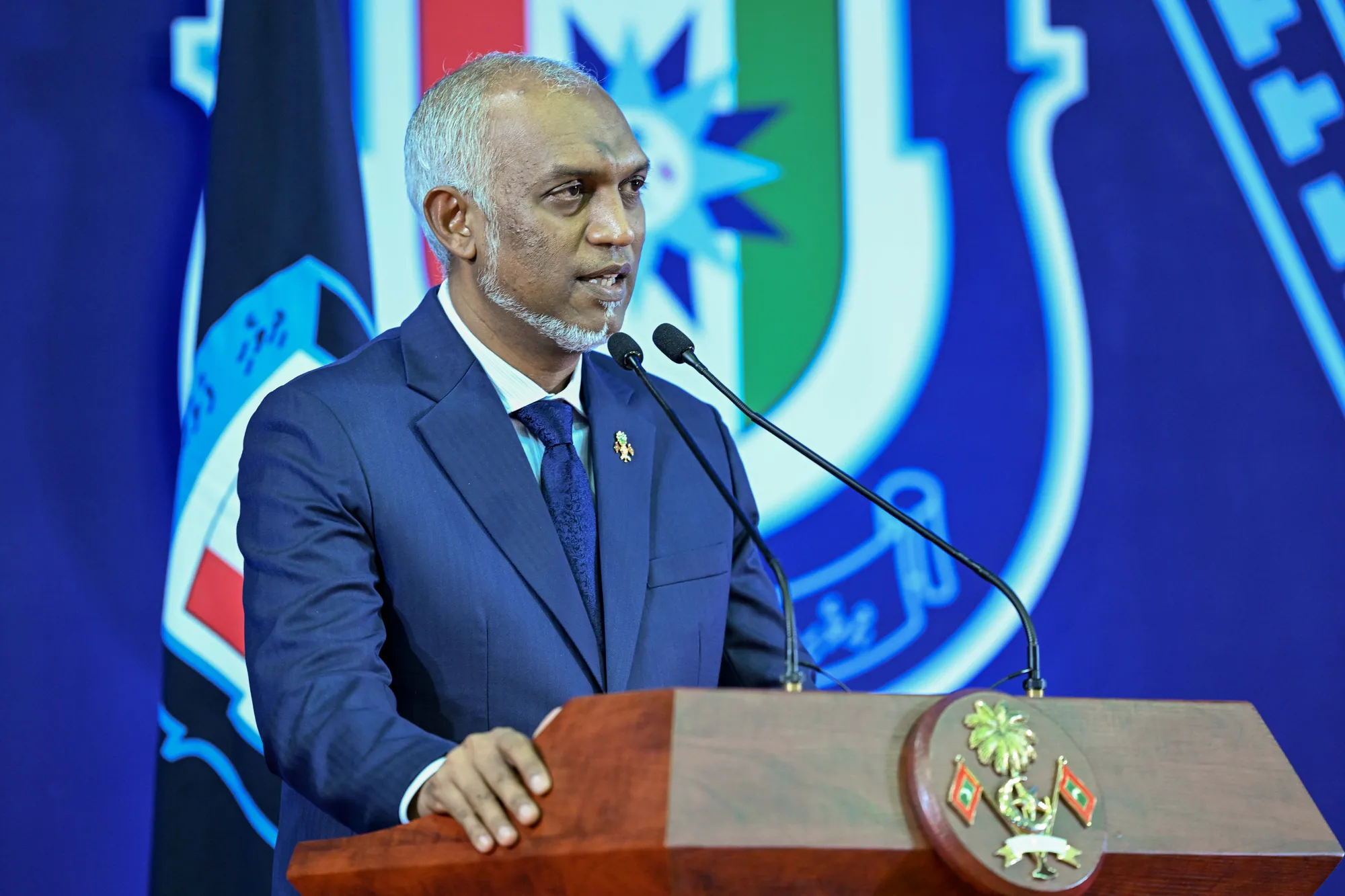 ދިވެހި ފުލުހުންގެ ދުވަހުގެ މުނާސަބަތުގައި ރައީސުލްޖުމްހޫރިއްޔާ ތަހުނިޔާ ފޮނުއްވައިފި