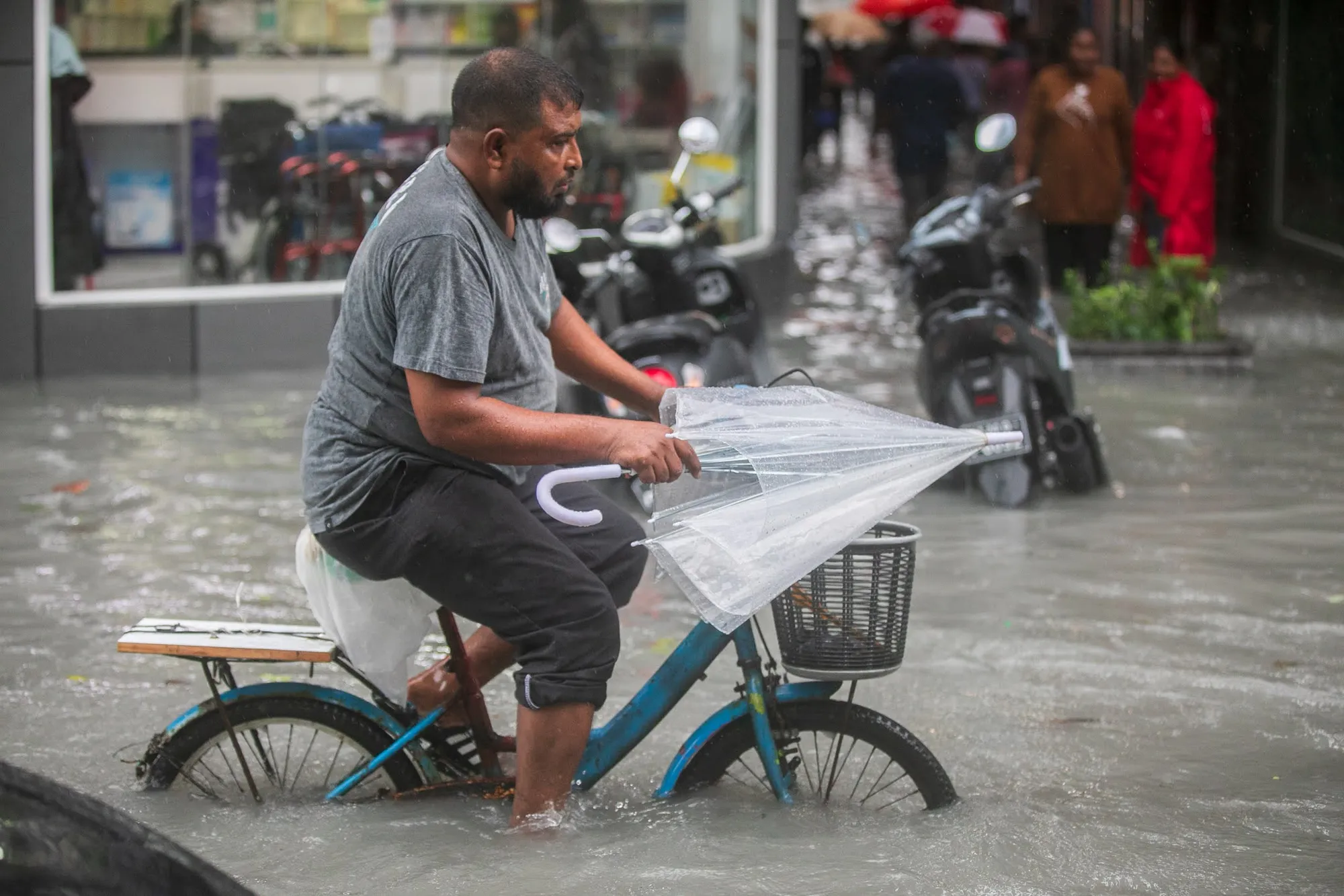 މާލެއަށް ބޯކޮށް ވާރޭ ވެހުނު ދުވަހެއްގެ މަންޒަރެއް - ފައިލް ފޮޓޯ: ދުވަސް