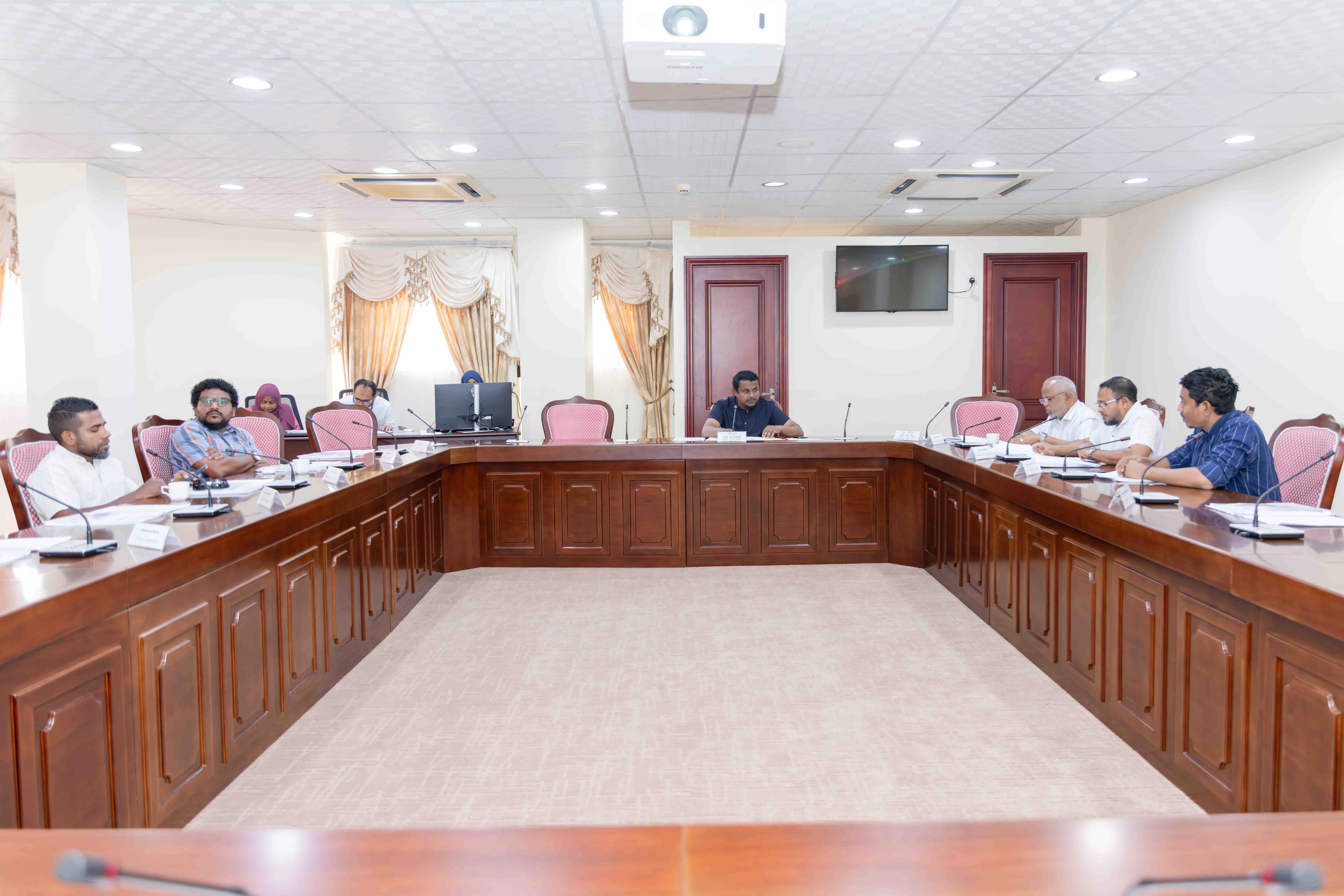 ޓެކުހަށް މަކަރުހަދާ ފަރާތްތަކާއި ޓެކްސް ނުދައްކާ ފަރާތްތަށް ޖަލަށް ލެވޭގޮތަށް ޤާނޫނަށް އިސްލާޙް ގެނައުމަށް ހުށައަޅާފައިވާ ބިލް ކޮމިޓީން ފާސްކޮށްފި