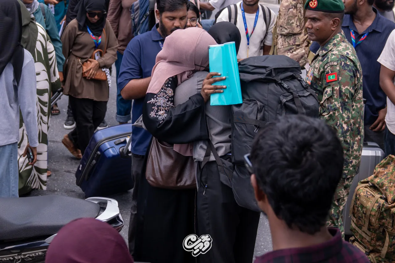 ދިވެހި ވަޠަނީ ޚިދުމަތުގެ 4 ވަނަ ބެޗްގެ ދަރިވަރުން، އަސާސީ ތަމްރީންތަކަށް ފުރުން