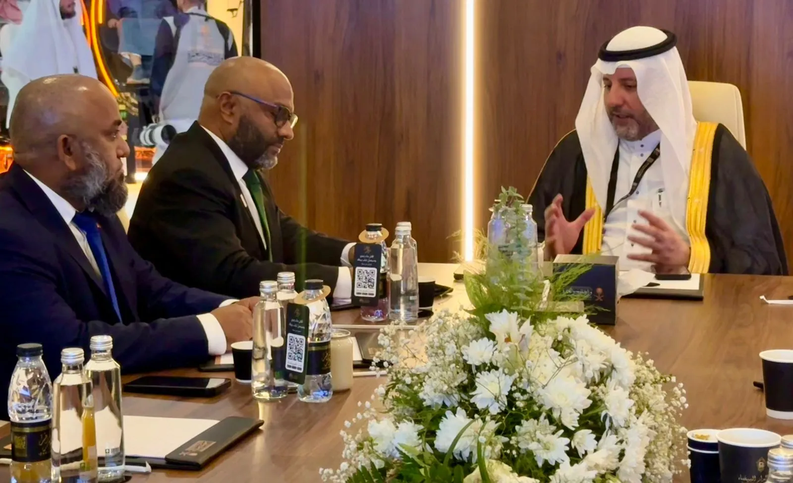 Dr Mohamed Shaheem Ali Saeed in a meeting with members of the Supervisory Committee of the Makkah Route Initiative (Photo/President's Office)