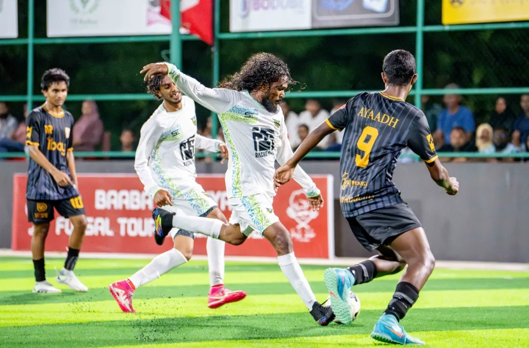 ގުރޫޕްގެ ދެވަނަ ވެމްކޯ އިން ކަށަވަރުކުރިއިރު، ޔުނައިޓެޑް އެކަޑަމީ މުބާރާތުން ކަޓައިފި