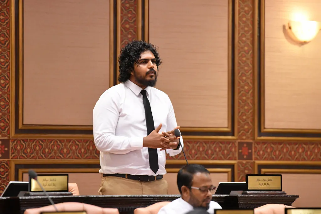 ހިތަދޫ މެދު ދާއިރާގެ މެންބަރު އަހްމަދު އަޒާން މަރުޒޫގު