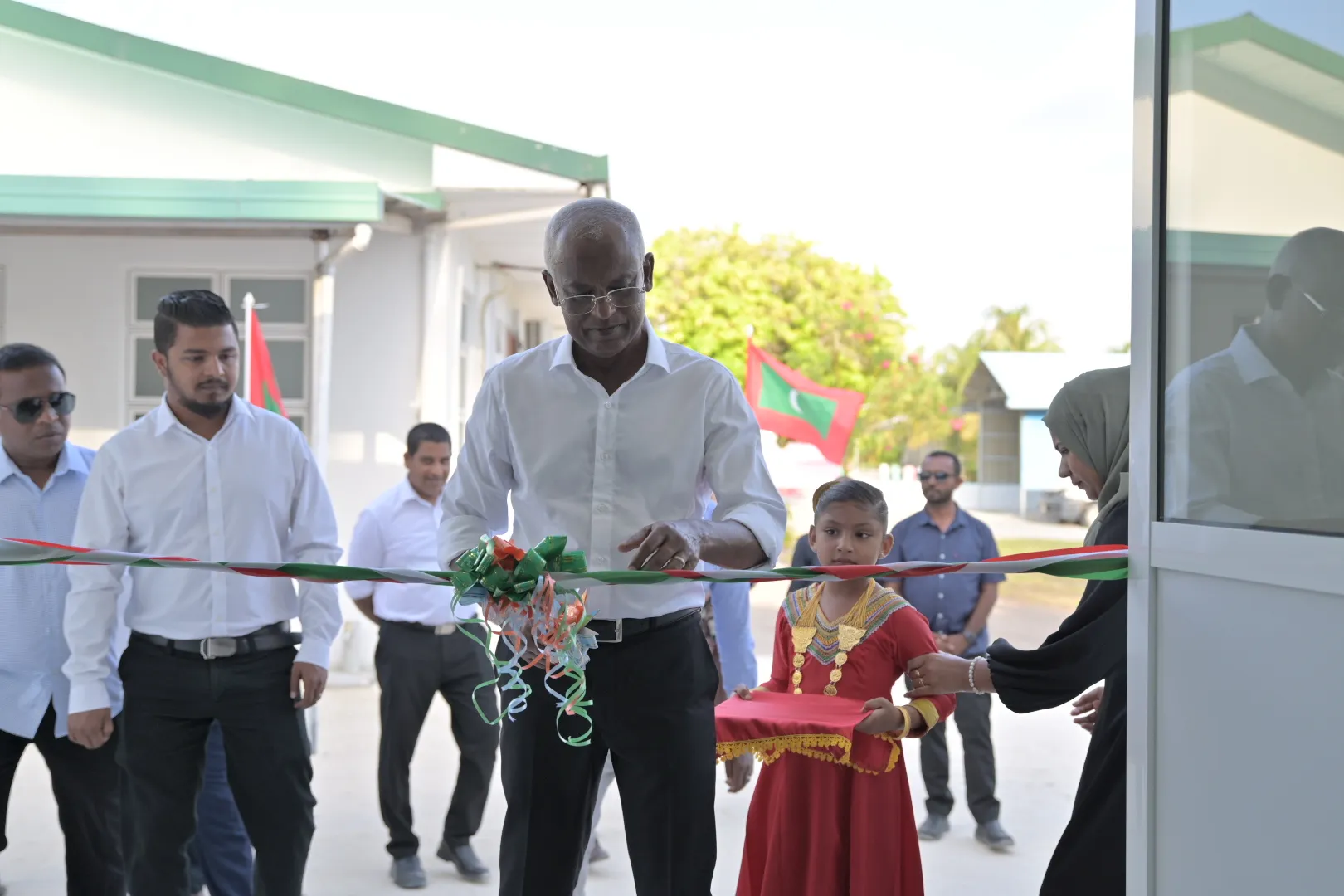 އުތީމު ސިއްހީ މަރުކަޒާްއި ސްކޫލުގައި އަލަށް ގާއިމް ކުރެވުނު އިމާރާތް ރައީސް ހުޅުވައިދެއްވައިފި