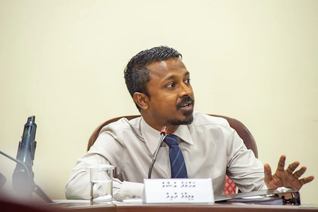 ދިފާއީ ބާރަށް ގާނޫނީ ޒިންމާ ނޭނގޭ މައްސަލަ 241 ކޮމިޓީއަށް ހުށަހަޅާނަން: އުޝާމް