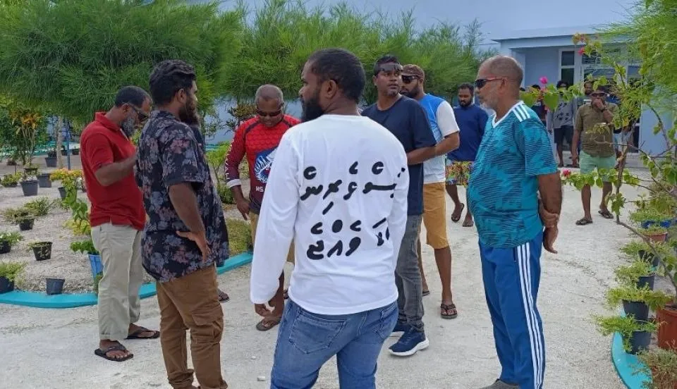 އައްޑޫ މުޒާހަރަާގެ ތެރެއިން: ފޮޓޯ/ މީސްމީޑިއާ