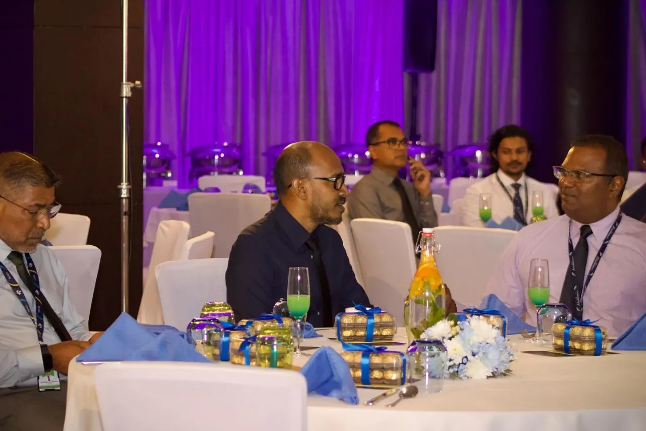 އެލައިޑަށް 40 އަހަރު ފުރުން ކަސްޓަމަރުންނާއި އެކު ކުލަގަދަކޮށް ފާހަގަކޮށްފި