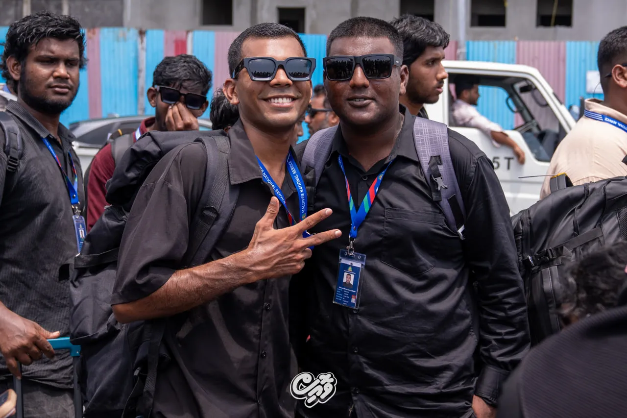 ދިވެހި ވަޠަނީ ޚިދުމަތުގެ 4 ވަނަ ބެޗްގެ ދަރިވަރުން، އަސާސީ ތަމްރީންތަކަށް ފުރުން