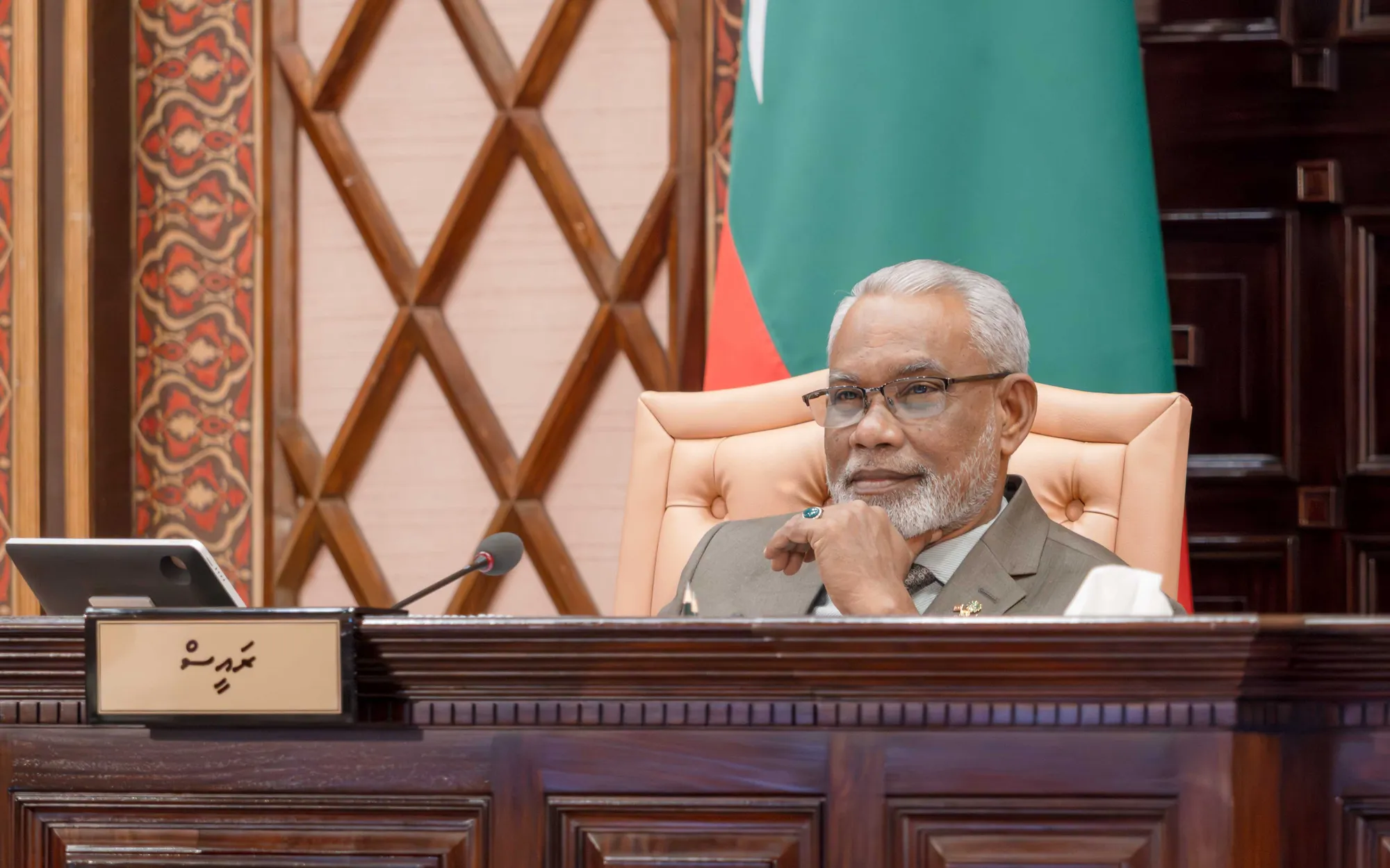 ބިލް ހުށައަޅައިފި؛ ދެހާހުން މަތީ އާބާދީއަށް ފަހެެއް، ދަށަށް ތިން ކައުންސިލަރުން