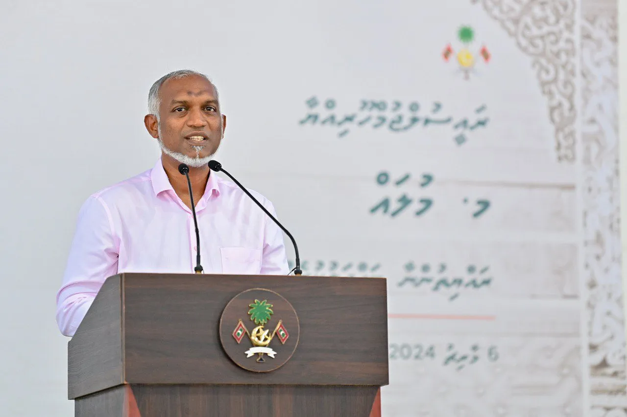 ރައީސުލްޖުމްހޫރިއްޔާ ޑރ މުހައްމަދު މުޢިއްޒު މ.މުލަކު ރައްޔިތުންނާއި ބައްދަލު ކުރެއްވުން--ފޮޓޯ/ ރައީސް އޮފީސް