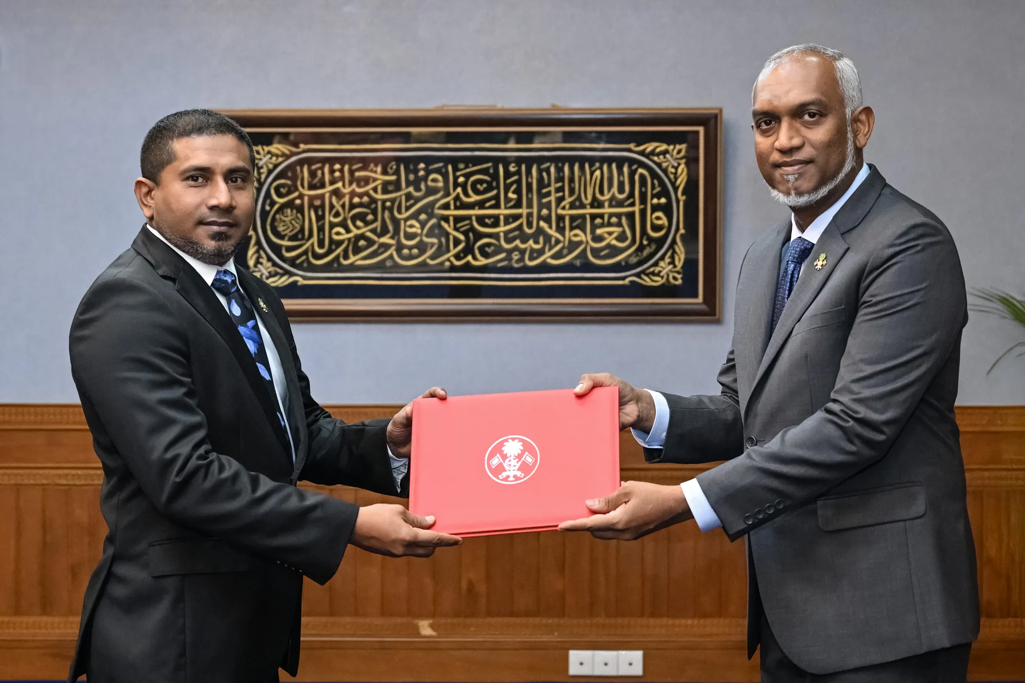 މަހުލޫފް ސަފީރުކަމަށް އައްޔަނު ކުރުން: ފޮޓޯ/ ރައީސް އޮފީސް