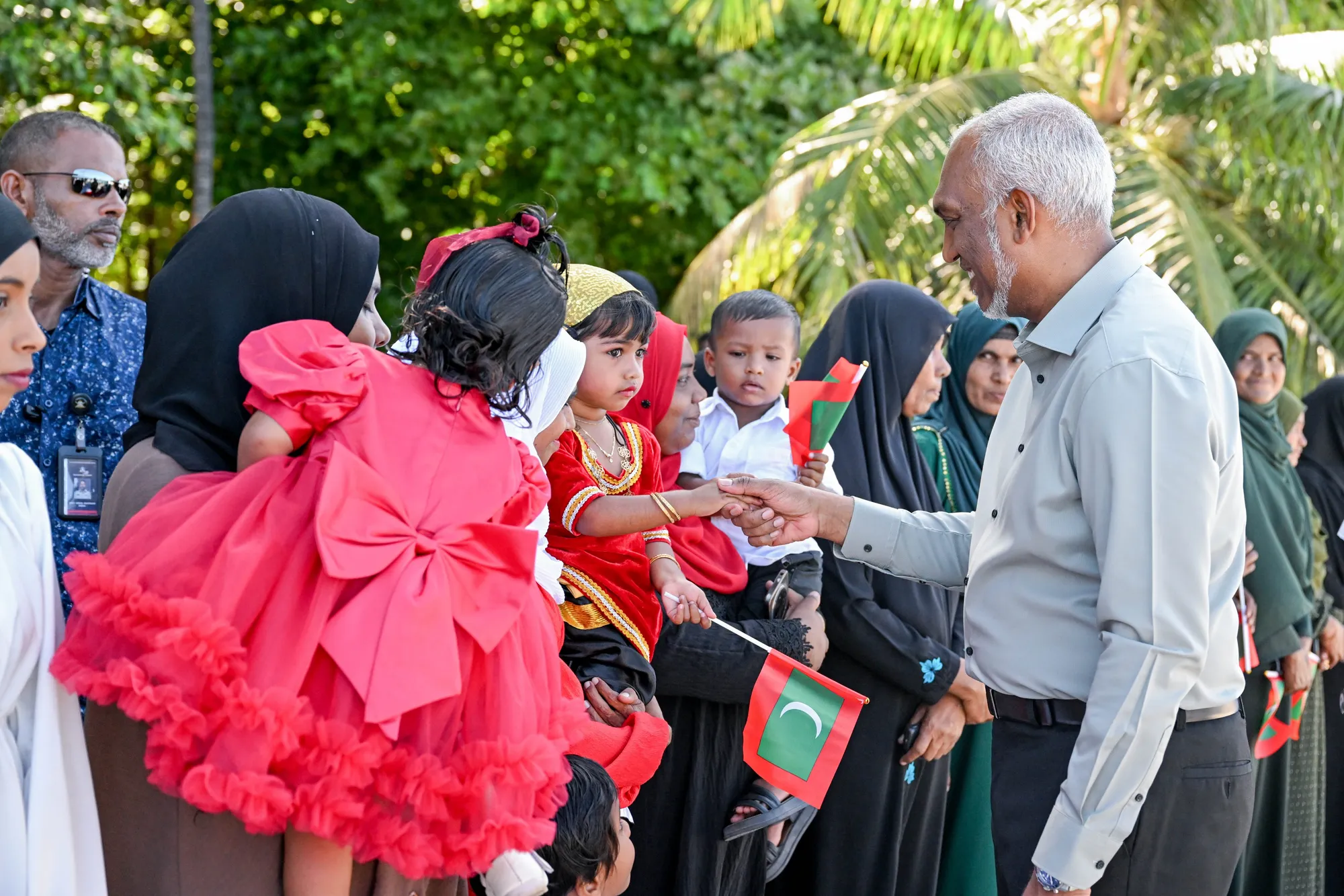 ހިރިމަރަދޫގައި ގޯއްޗެއް އޮތް ކޮންމެ މީހަކަށް ހަނިމާދޫން ގޯއްޗަކާ ގެއެއް އަދި ބަދަލު ފައިސާވެސް ދޭނެ: ރައީސް