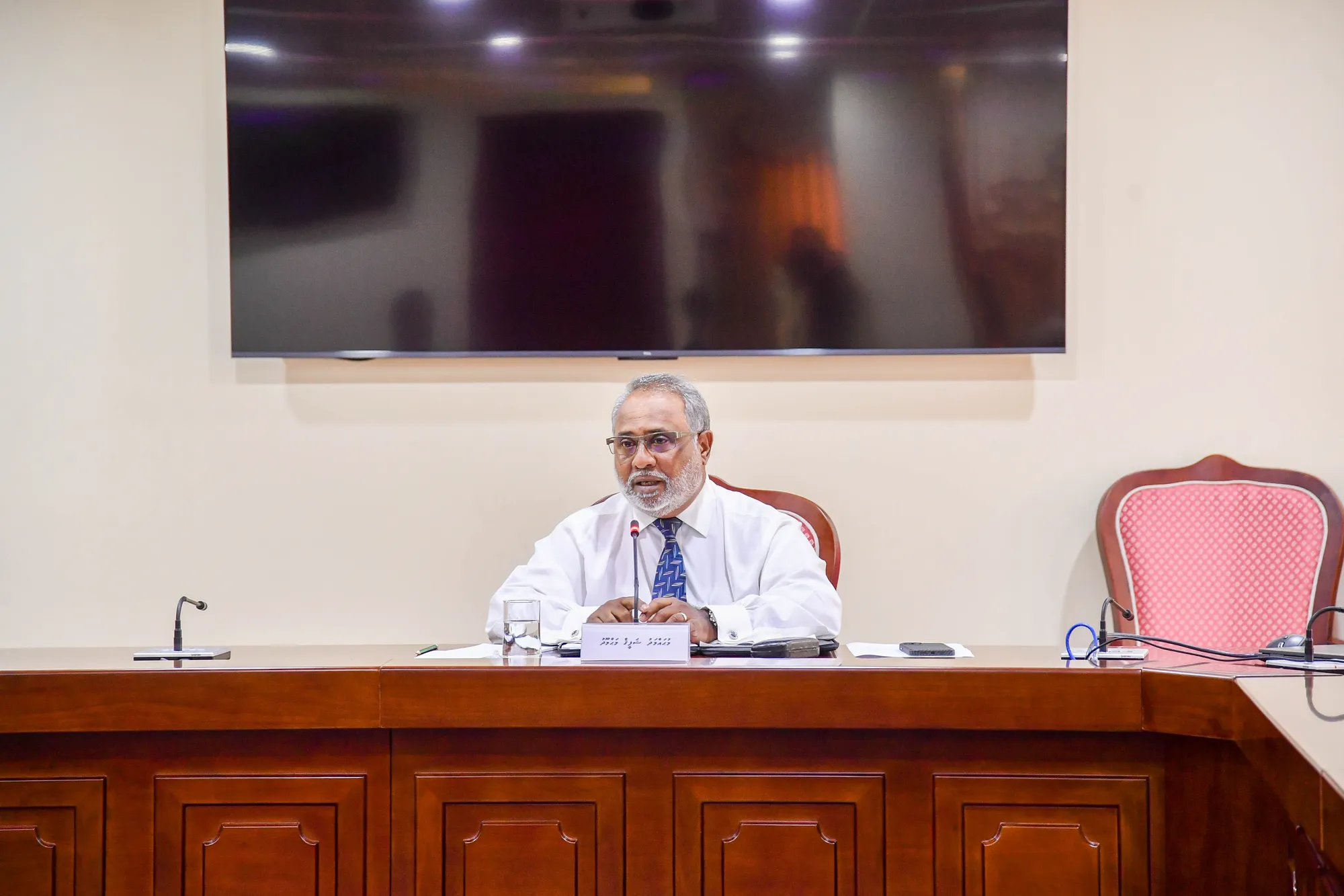 އެޗްއާރުސީއެމްގެ މެންބަރަކަށް އައްޔަނުކުރެއްވި މުޙައްމަދު ޝަފީގު މަޖިލީހުގެ ކޮމިޓީގައި.. ފޮޓޯ: މަޖިލިސް