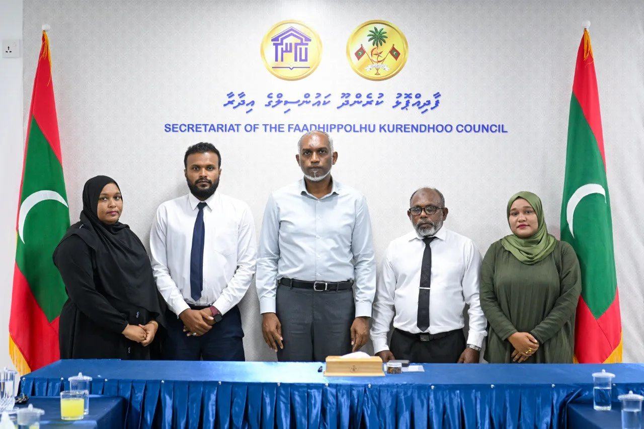ރައީސް ޑރ.މުހައްމަދު މުއިއްޒު ޅ.އޮޅިވެލިފުށި ކައުންސިލާއި އ.ތ.މ ކޮމިޓީ އާއި ބައްދަލުކުރެއްވުން-- ފޮޓޯ: ރައީސް އޮފީސް