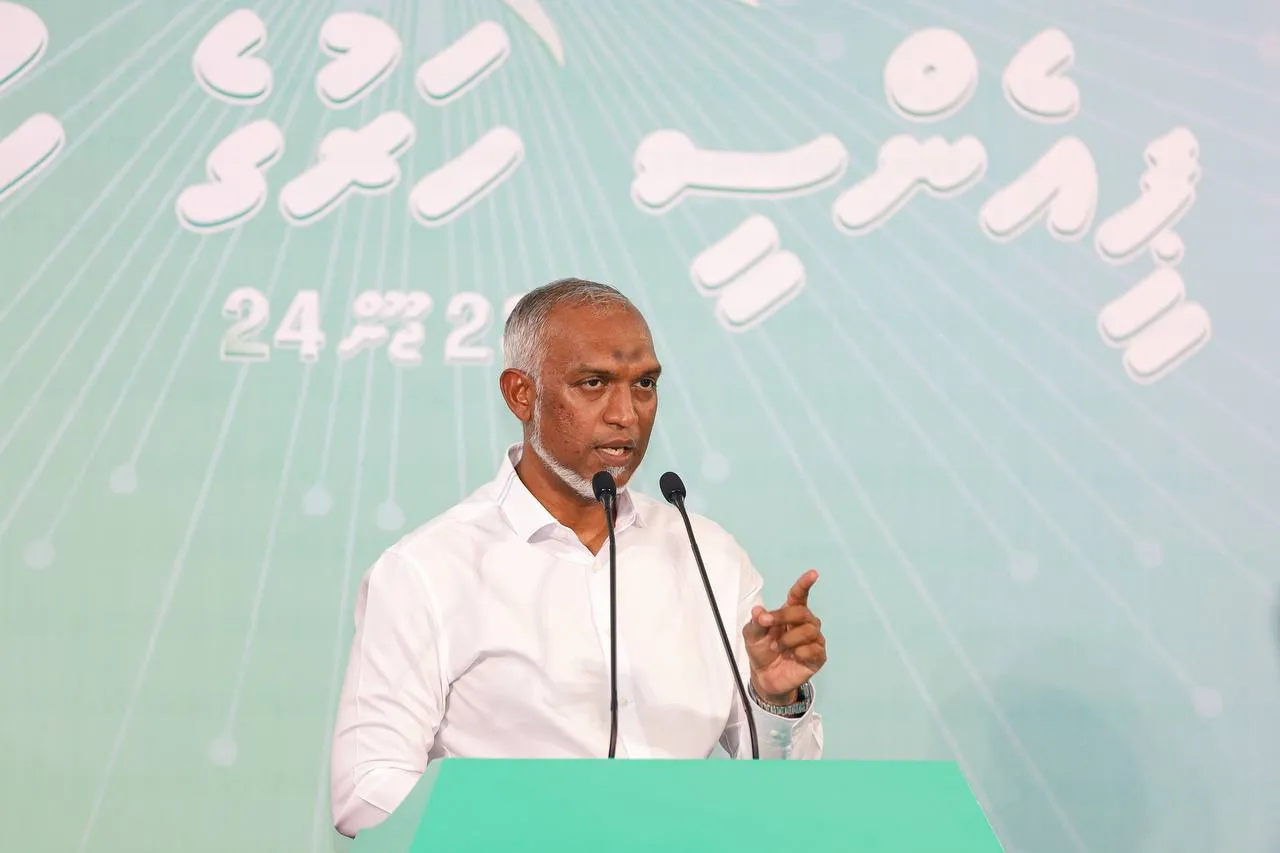 ޕީއެންސީ ހައުސް ހުޅުވުމުގެ ޖަލްސާގައި ރައީސް ޑރ.މުޢިއްޒު ވާހަކަފުޅުދައްކަވަނީ --- ފޮޓޯ: ދިޔަރެސް