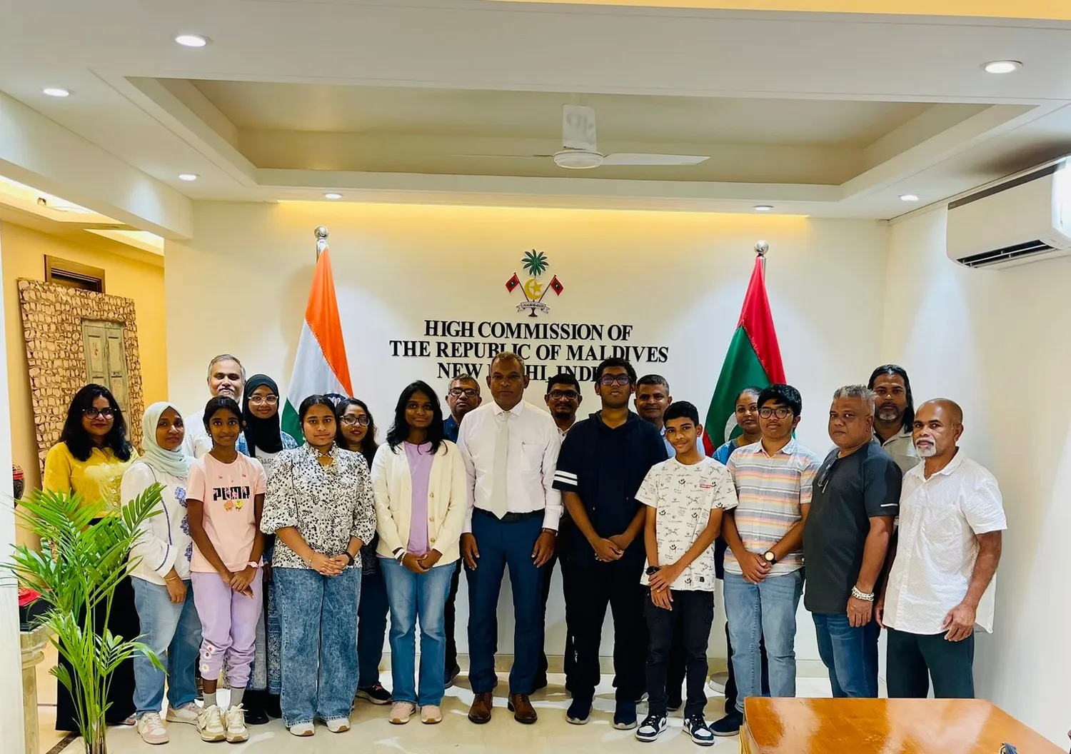 ފަސްޓް ގްލޯބަލް ޗެލެންޖުގައި ވާދަކުރާ ޣިޔާސުއްދީން ސްކޫލްގެ ދަރިވަރުންނާ ސަފީރު ޝަހީބް ބައްދަލުކުރައްވައިފި