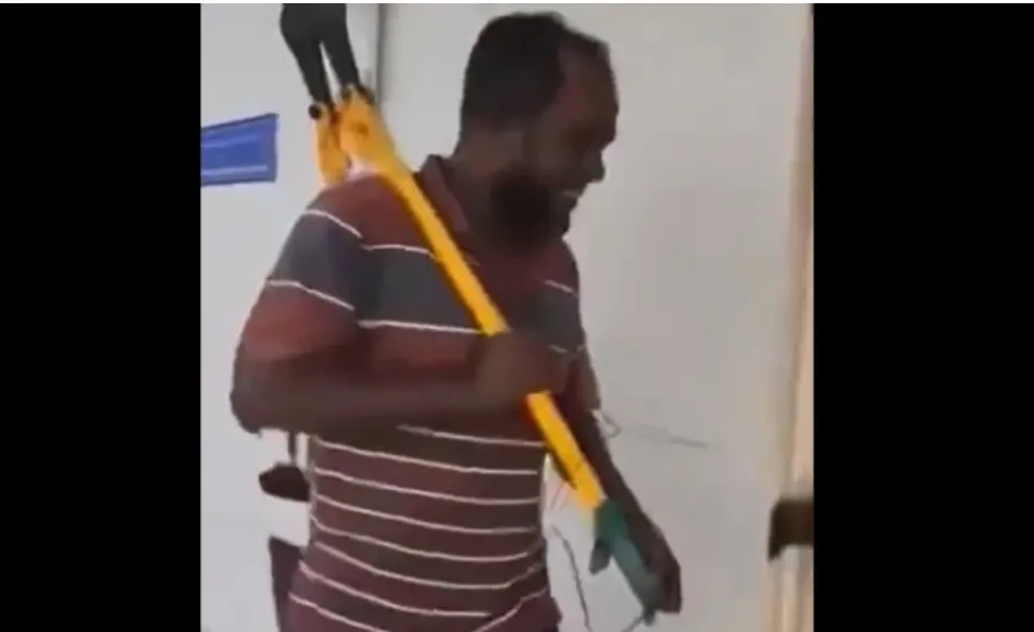 ބޮޑު ނަރުކެނޑިއަކުން މީހެއްގެ ބޮލަށް ހެރިފައި އިން ބުޅިއެއް ނަގައިފި