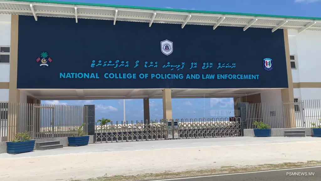އައްޑޫން ގެއްްލިގެން ހޯދަމުންދިޔަ ފުލުހަކު މޫދުގައި ނިޔާވެފައި އޮއްވާ ފެނިއްޖެ!
