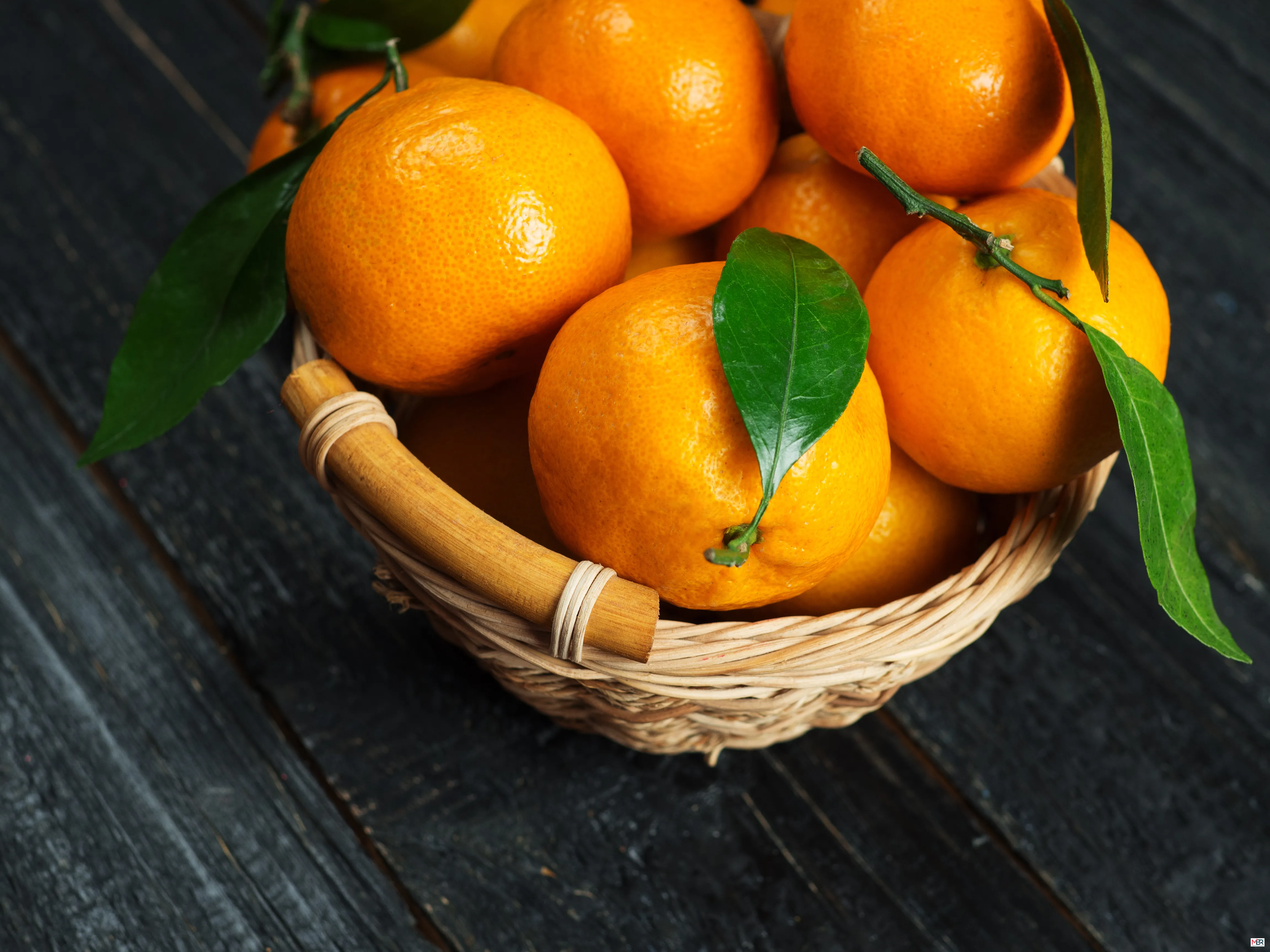 Price of Oranges and Apples Drops Sharply in Local Market