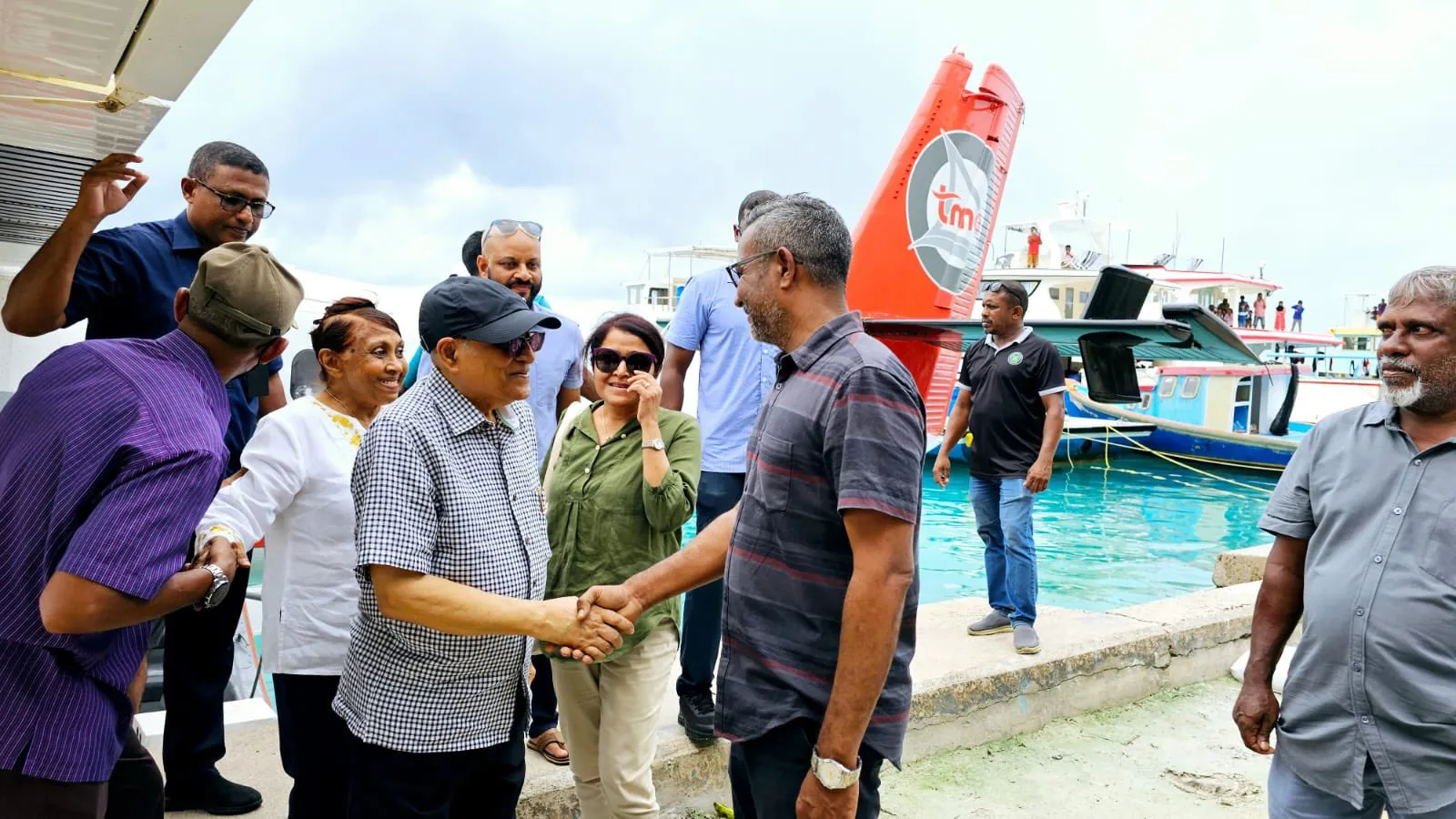 ޢީދު ޗުއްޓީއަށް ރައީސް މައުމޫނުގެ ޢާއިލާ އދ. އޮމަދޫއަށް
