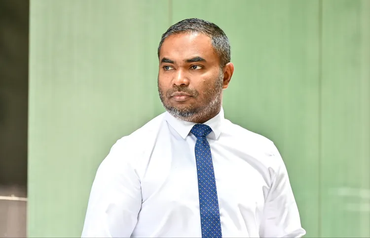 ރައީސާއި ކޮމެޓީގެ ލިސްޓުން ކުރީގައި އޮތް މަހާޒަށް ތަޅުމުން ރުހުން ނުދިން