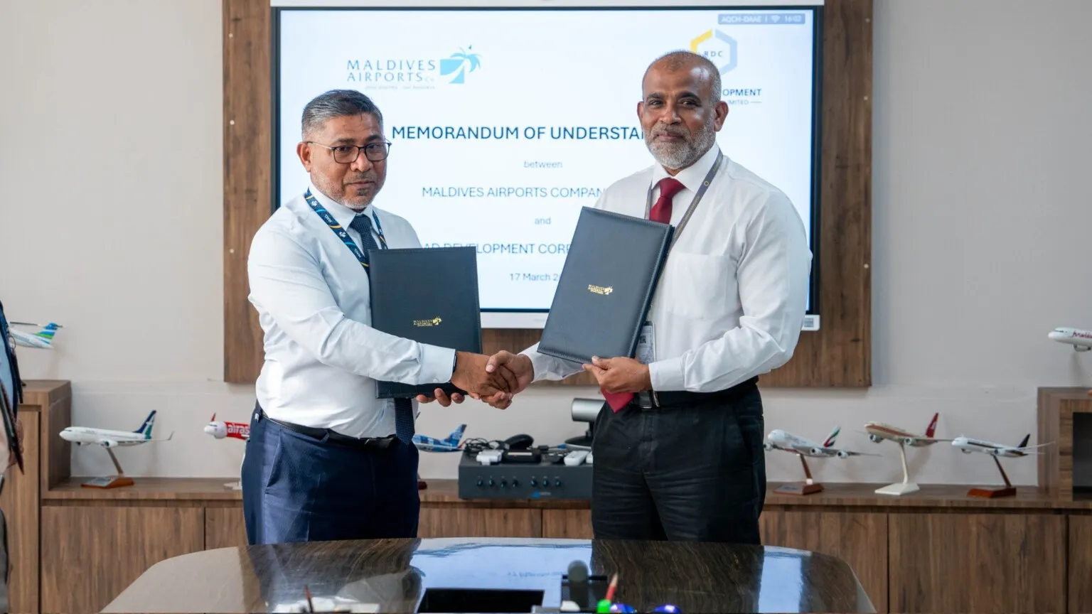 އެއަރޕޯޓްގެ މަގު ހެދުމާއި ގުޅުން ހުރި މަސައްކަތްތައް ކުރުމަށް އާރްޑީސީއާ ހަވާލުކޮށްފި