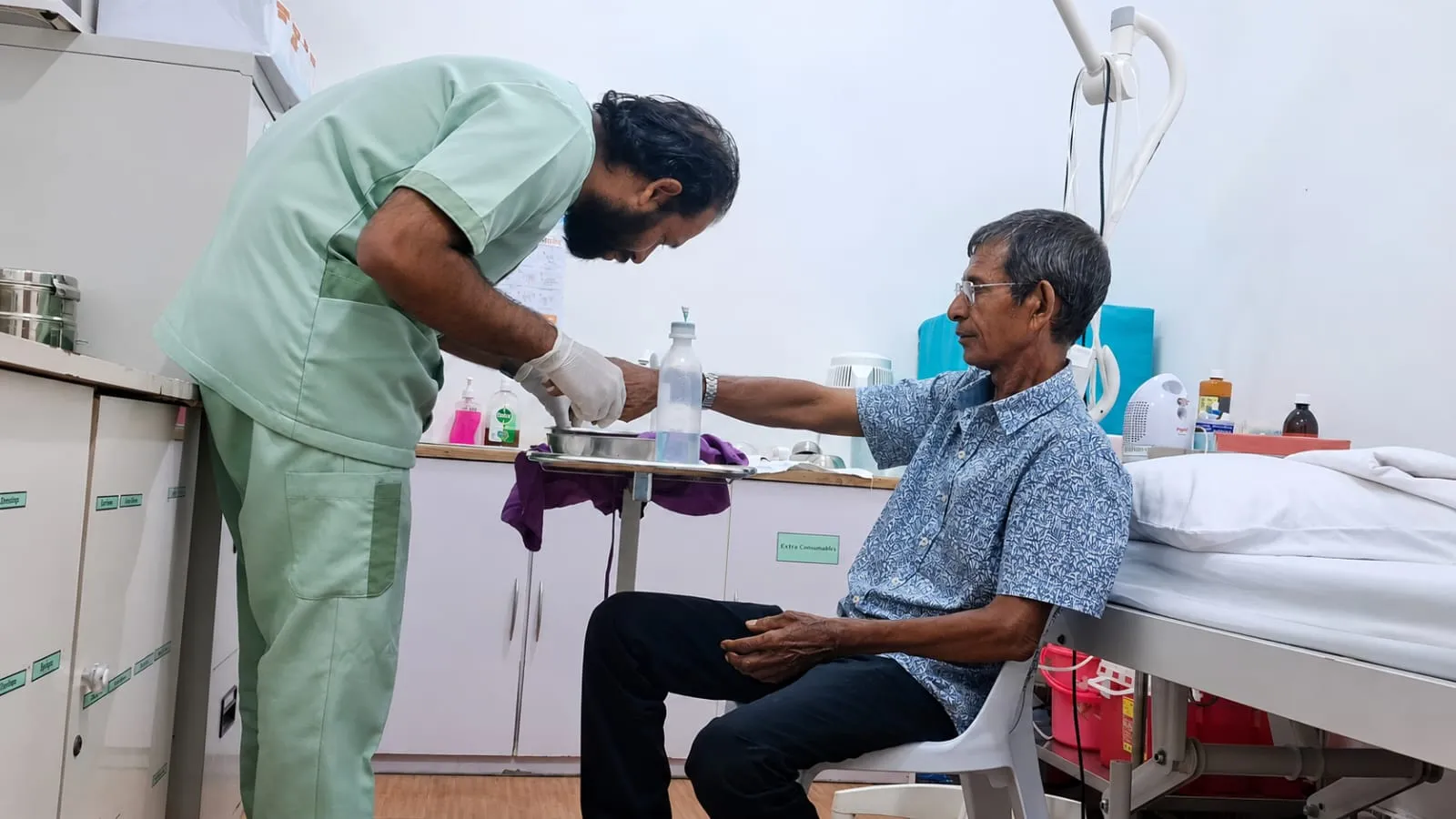 ނަރުހަކު މީހަކަށް ފަރުވާ ދެނީ-ފޮޓޯ/ ވޮއިސް