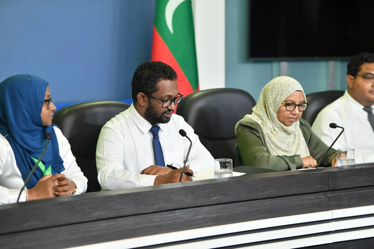 ނުކުޅެދުންތެރިކަން ހުންނަ މީހާ ވަޒީފާ އަދާކުރިޔަސް، އިނާޔަތް ދިނުމުގައި ތަފާތެއް ނުކުރާނެ: ސަރުކާރު