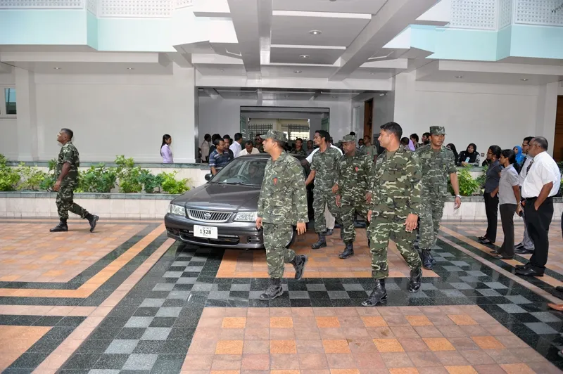 ރައީސް ނަޝީދުގެ ވެރިކަން ބަދަލުވިގޮތް: ބަޣާވާތެއްތަ؟ ނުވަތަ އިންޤިލާބެއްތަ؟