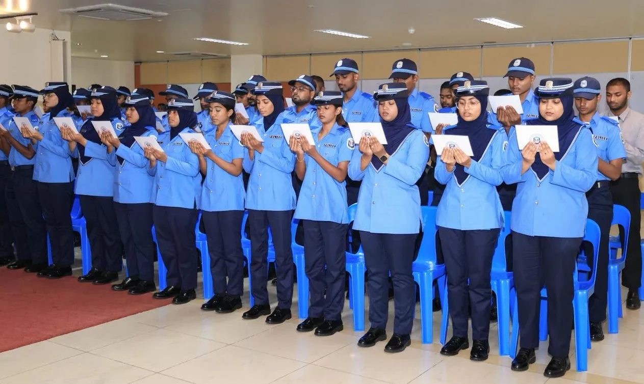 އަލަށް ހުވާކުރި ފުލުހުން - ފޮޓޯ: ފުލުހުން