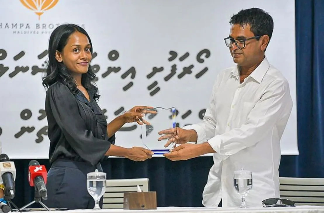 އުއްޗުގެ ފަރާތުން ހޯރަފުށީ ސްކޫލަށް 1.17 މިލިއަން ރުފިޔާގެ އެހީ!