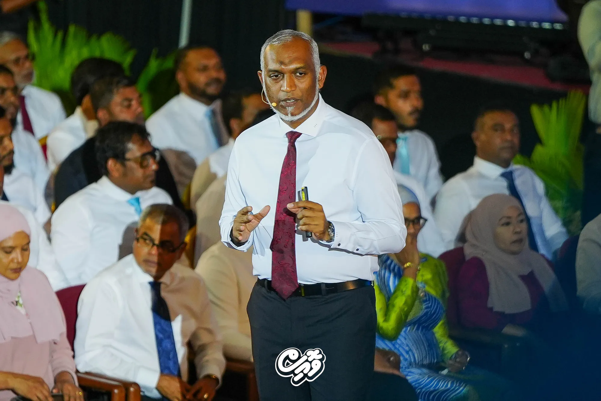 ރައީސް މުޢިއްޒު ރޭގެ ޖަލްސާގައި ވާހަކަ ދައްކަވަނީ: ފޮޓޯ/ ވޮއިސް