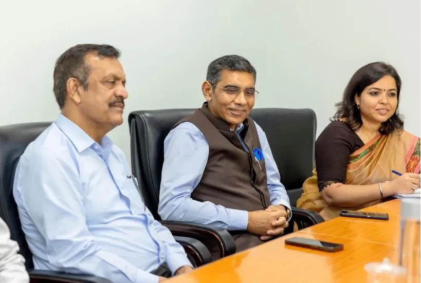 އިންޑިޔާއިން ކުރިޔަށްގެންދާ މަޝްރޫޢުތައް ކަނޑައެޅިފައިވާ ތާރީޚުތަކަށް ނިންމުމަށް މަޝްވަރާކޮށްފި