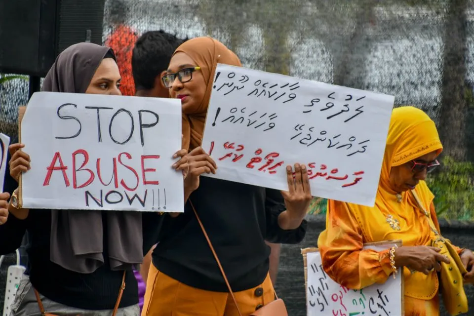 ތޭރަ އަހަރުގެ އަންހެން ކުއްޖަކަށް ޖިންސީ ގޯނާކޮށް ޖިސްމާނީ އަދި ނަފްސާނީ އަނިޔާދިން މައްސަލައެއް