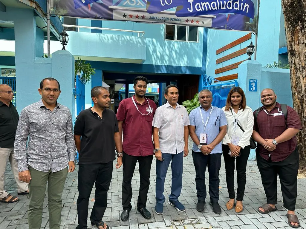 ބައި އިލެކްޝަންގައި ރައީސް ޔާމީން ވޯޓުލެއްވުމަށްފަހު: ފޮޓޯ: ޕީއެންއެފް