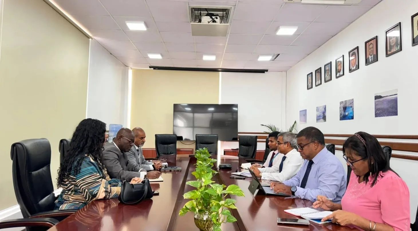 ޔުނިސެފްގެ ސައުތު އޭޝިއާގެ ރީޖަނަލް ޑިރެކްޓަރ މިނިސްޓަރ ޠާރިޤު އިބްރާހީމްއާ ބައްދަލުކުރައްވައިފި